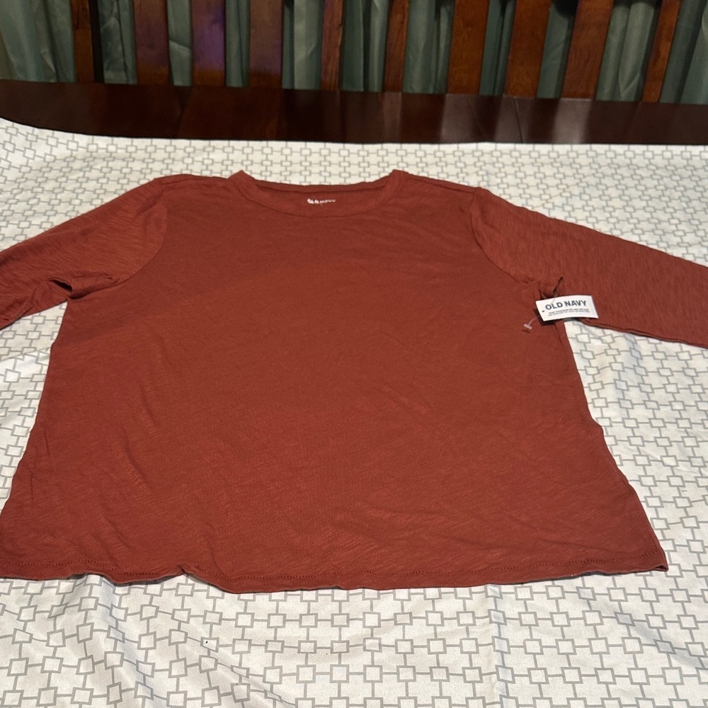 Old Navy Men's Long Sleeve Tee in Rust